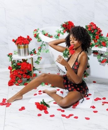 Я готова предложить тебе незабываемые моменты наслаждения и релаксации. Забудь обо всем и погрузись в мир страсти, чувственности и безудержных эмоций со мной. У меня есть много возможностей, чтобы удовлетворить твои сокровенные фантазии. Мои отзывы настолько восхитительны, что вряд ли ты сможешь устоять и не позвонить. Доверь свои желания мне, и я сделаю все возможное, чтобы ты был полностью доволен. Не упусти свой шанс на незабываемую встречу. Жду тебя в Москве! 😘🌹🔥 3079, 21 год